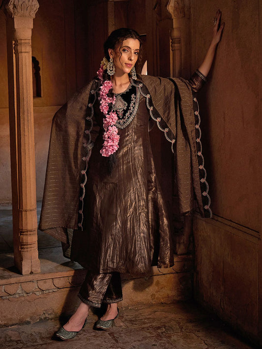 Dhiyona CH Embroidered Kurta Set With Contrast Neck