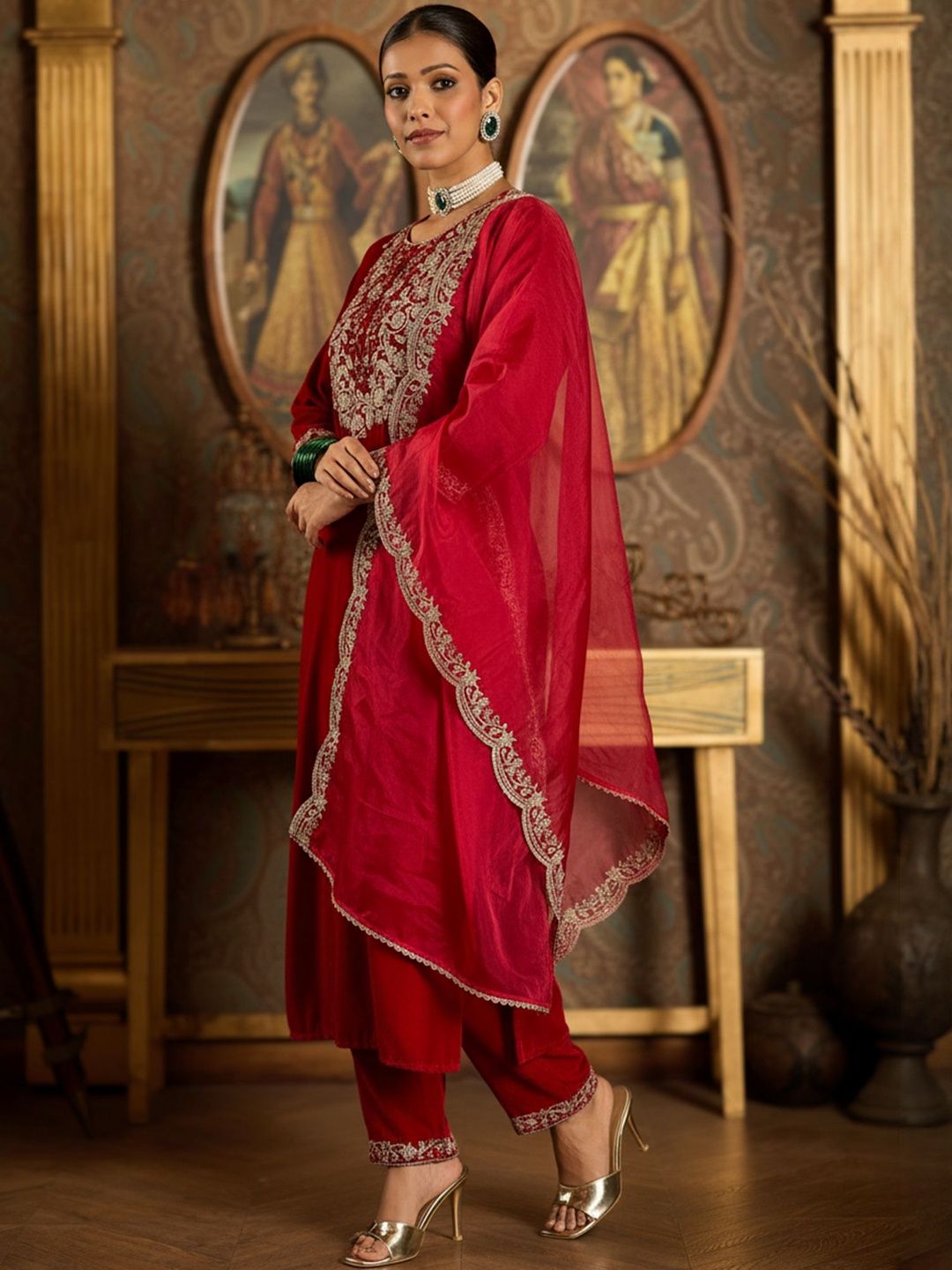 Dhiyona IE Embroidered Round Neck Thread Work Velvet Kurta With Trousers & Dupatta