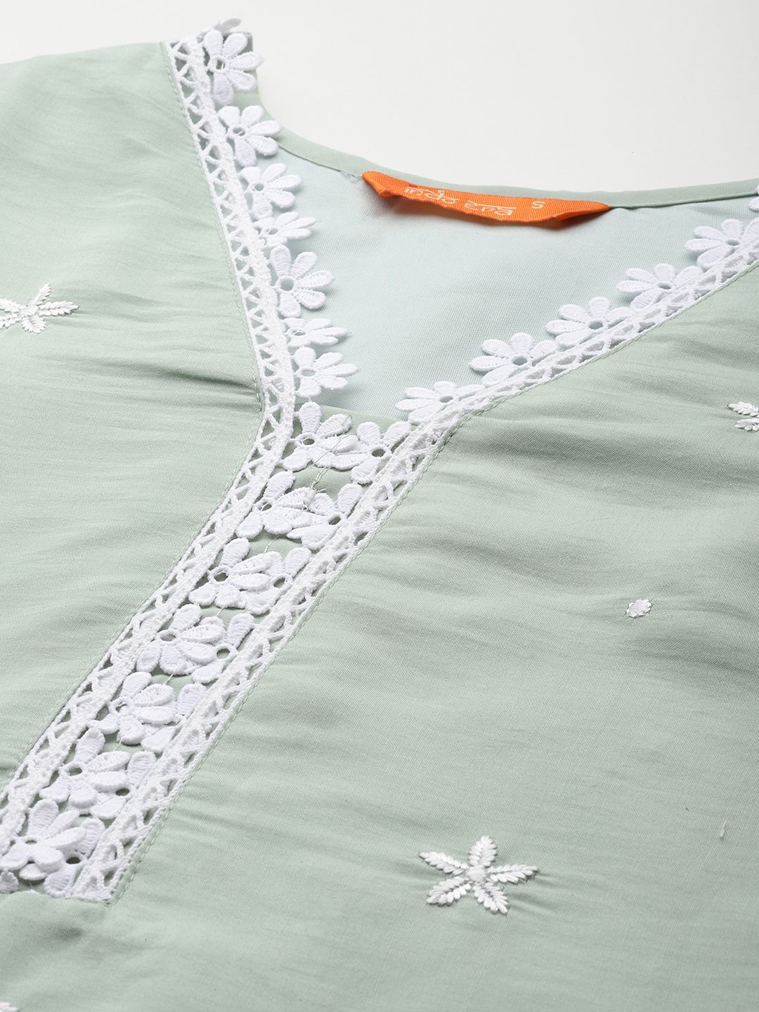 Women Floral Embroidered Regular Thread Work Kurta with Trousers & With Dupatta