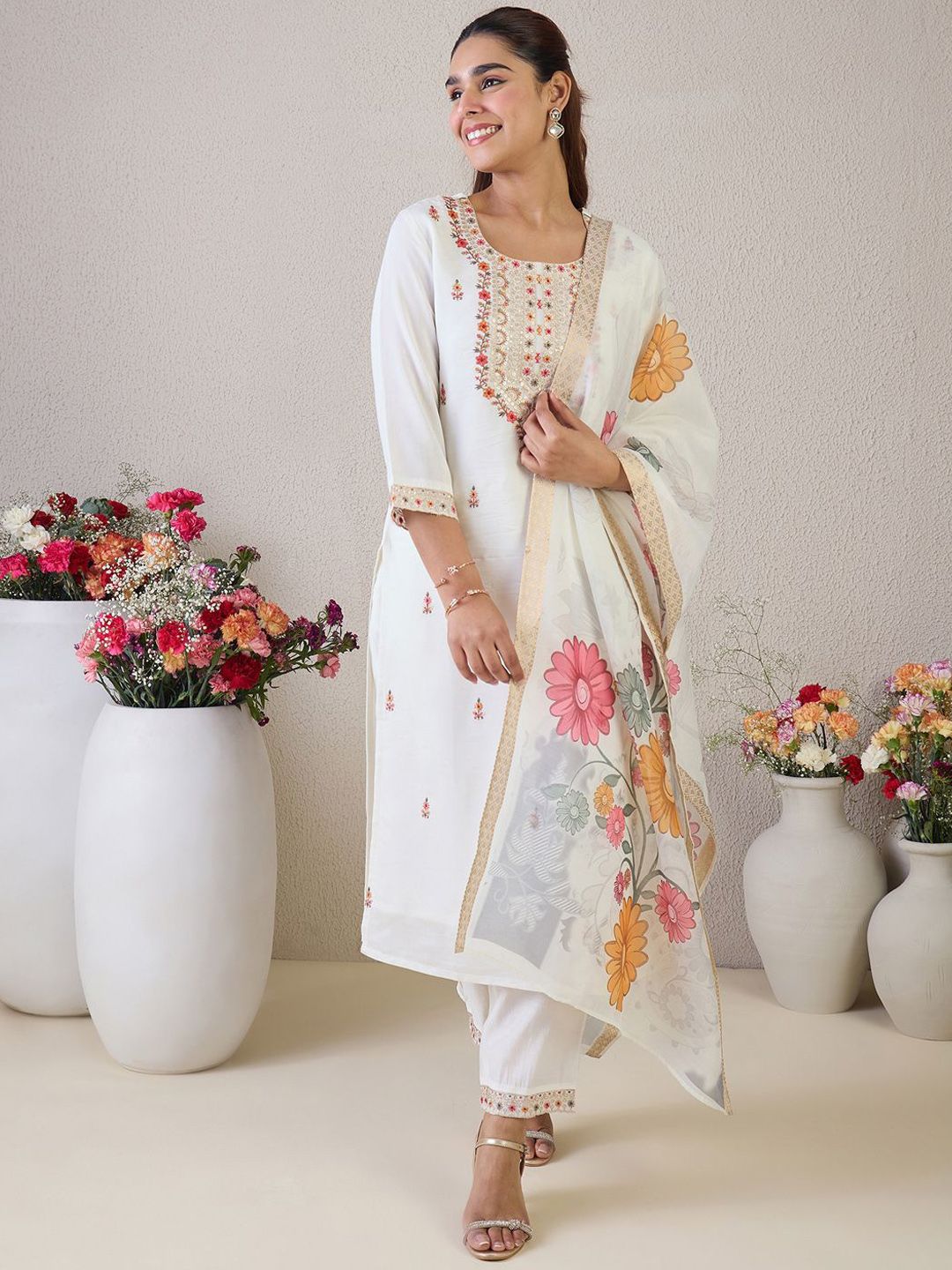 Dhiyona IE Women Floral Embroidered Kurta with Trousers & Dupatta