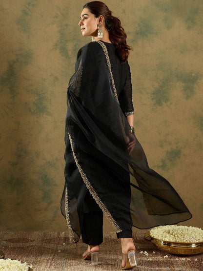 Ethnic Motifs Embroidered Panelled Kurta With Trousers & Dupatta