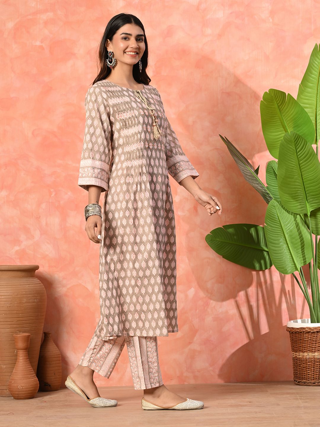 Dhiyona SN Women's Grey Cotton printed kurta and pant set
