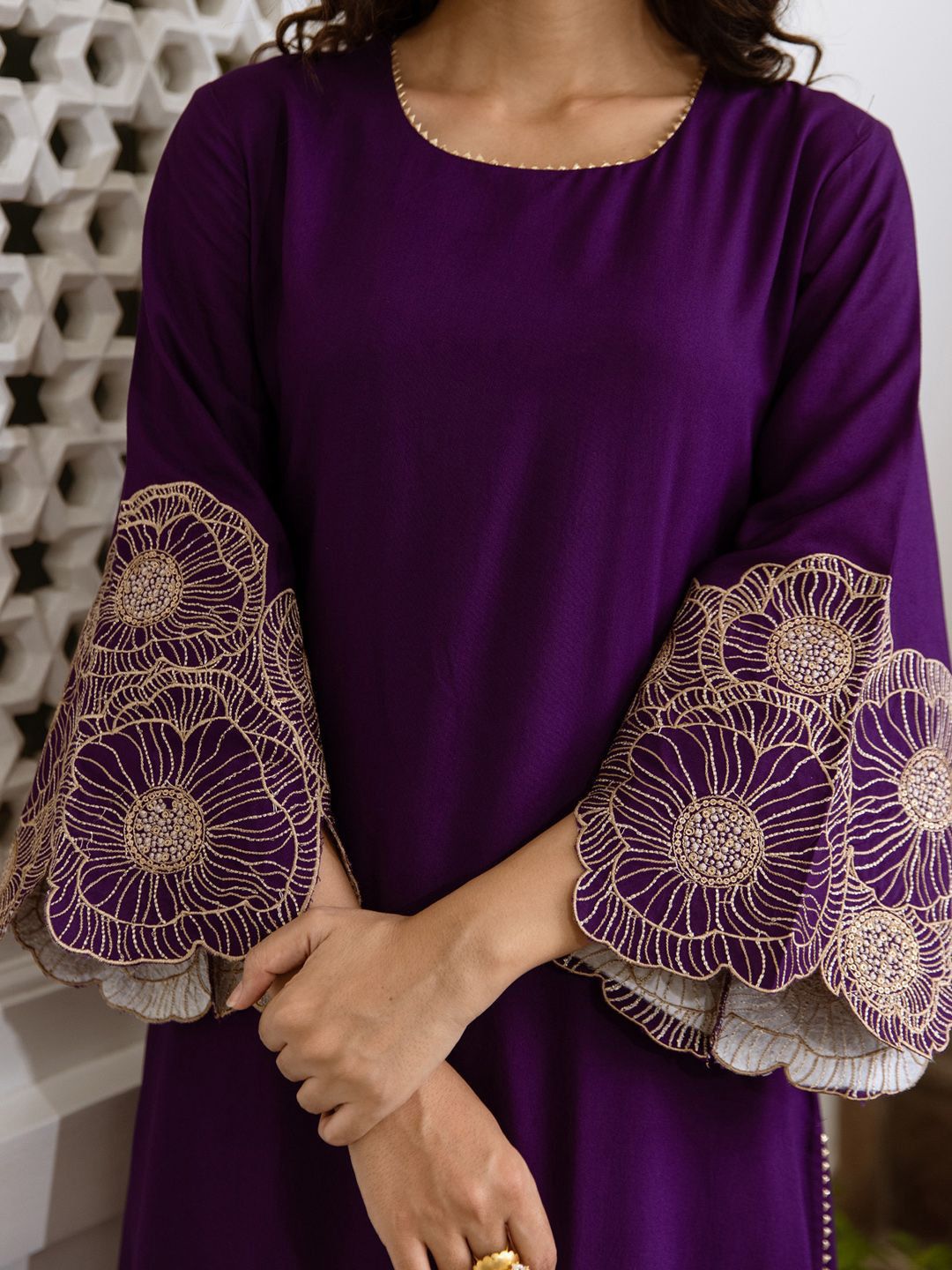 Women Floral Embroidered Regular Kurta with Trousers