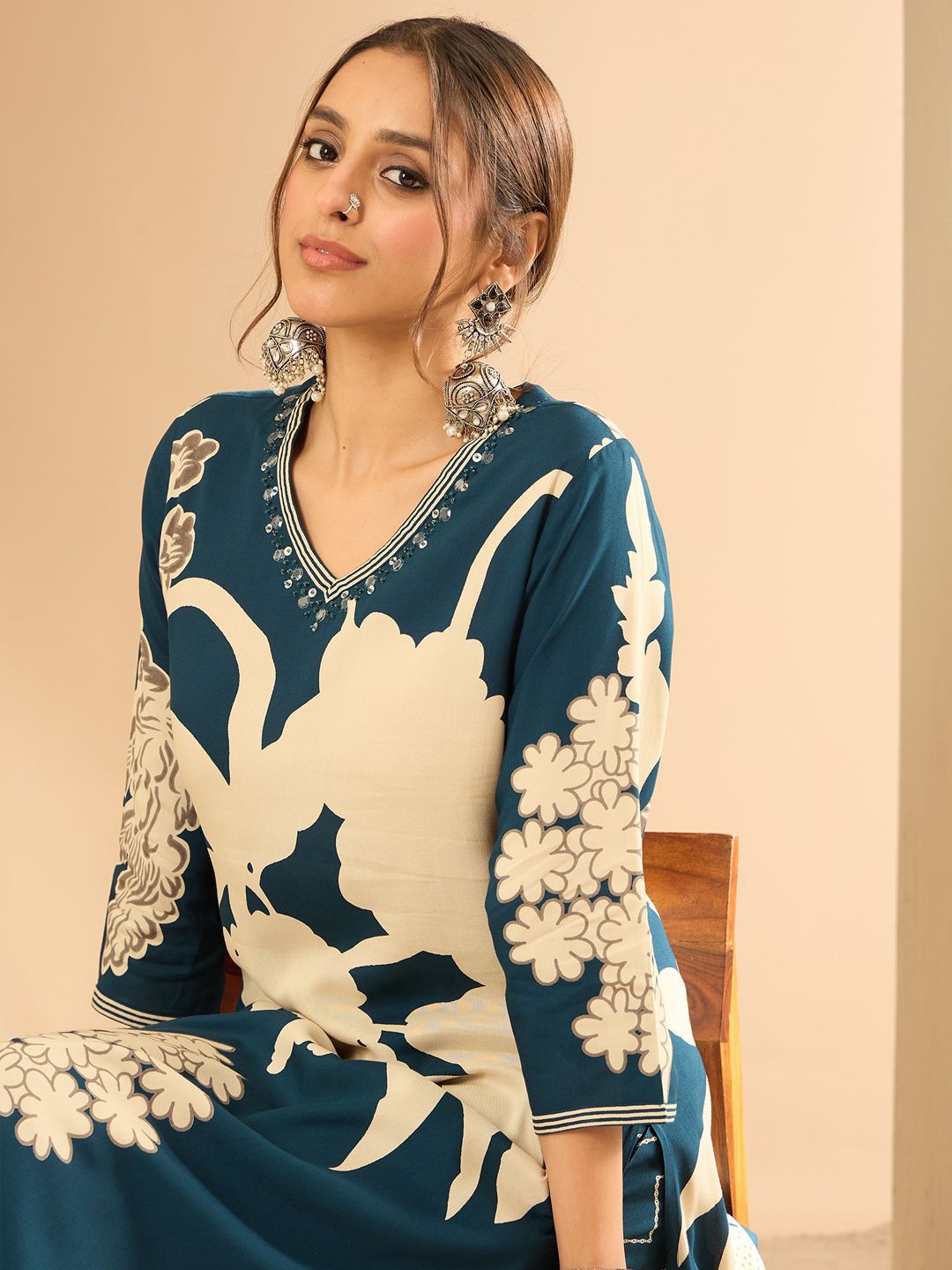 Dhiyona IE Women Floral Printed Regular Sequinned Kurta with Salwar