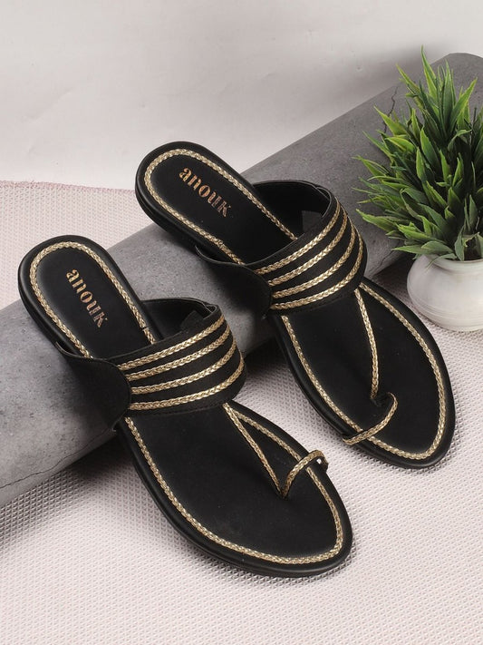 Dhiyona AK Women Black Textured One Toe Flats