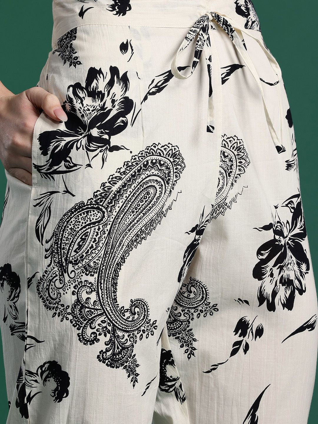 Dhiyona IE Women Floral Printed Regular Beads and Stones Pure Cotton Kurta with Trousers & With Dupatta