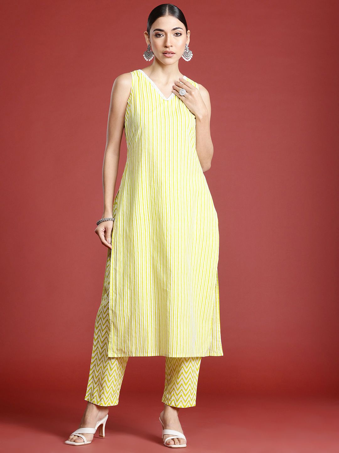 Women Printed Pure Cotton Kurta with Trousers