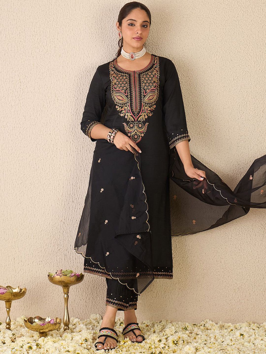 Ethnic Motifs Embroidered Round Neck Pure Cotton Kurta With Trousers & Dupatta