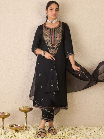 Ethnic Motifs Embroidered Round Neck Pure Cotton Kurta With Trousers & Dupatta