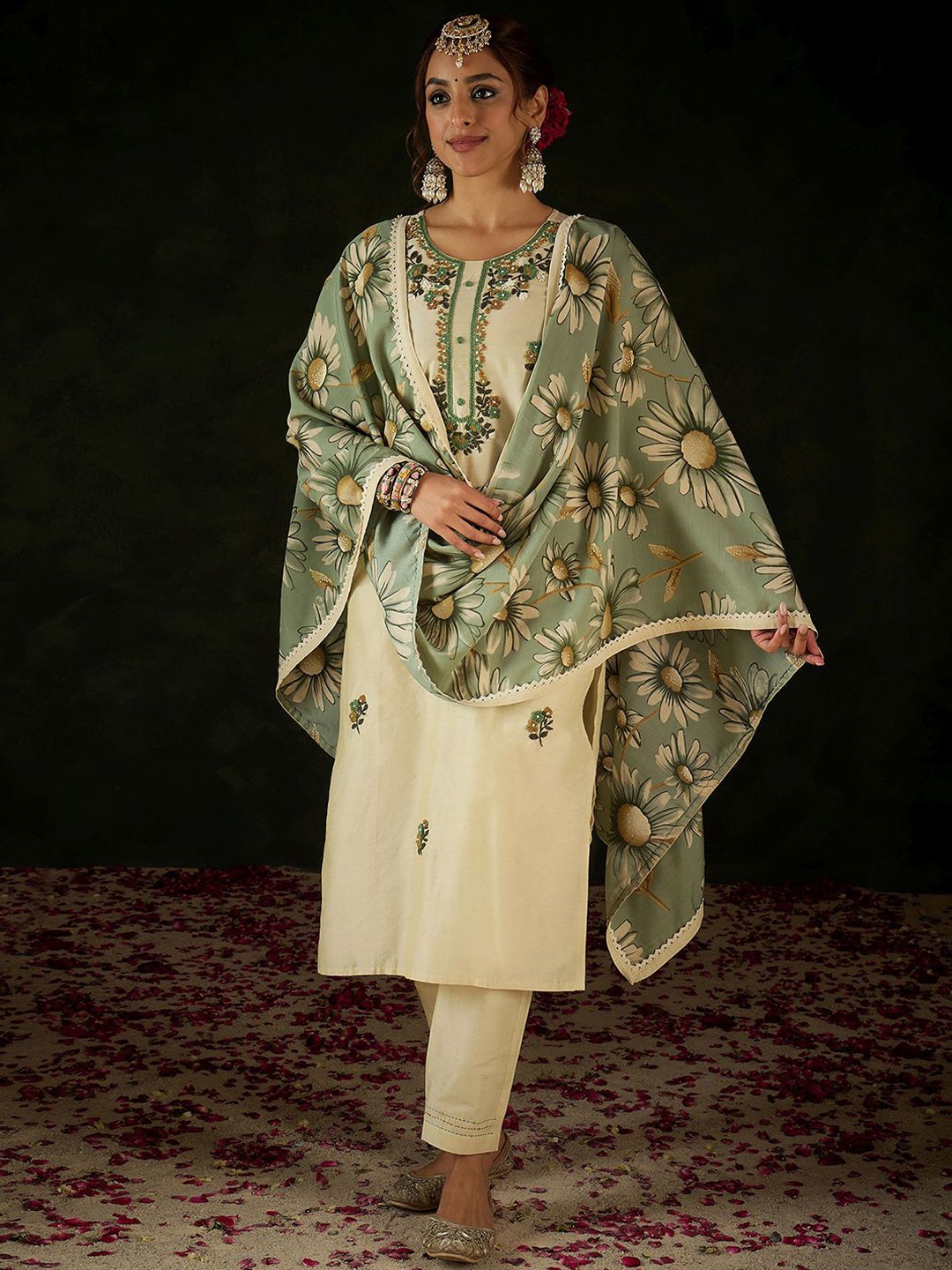 Women Floral Embroidered Regular Thread Work Kurta with Trousers & With Dupatta
