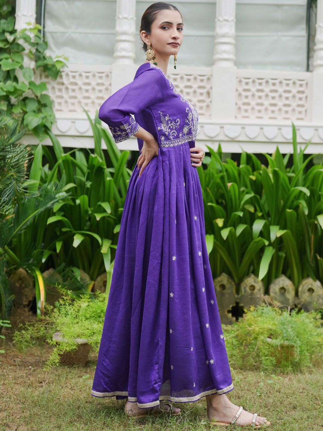 Women Ethnic Motifs Embroidered Empire Kurta with Trousers