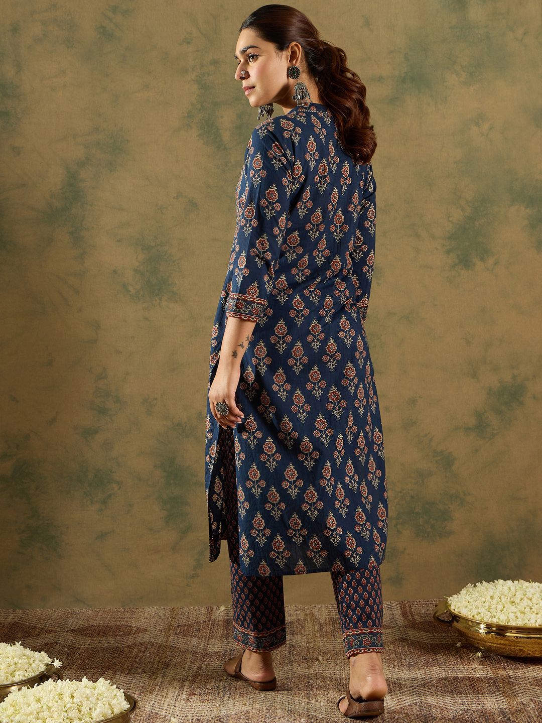 Dhiyona IE Ethnic Motifs Printed Pure Cotton Kurta With Trousers