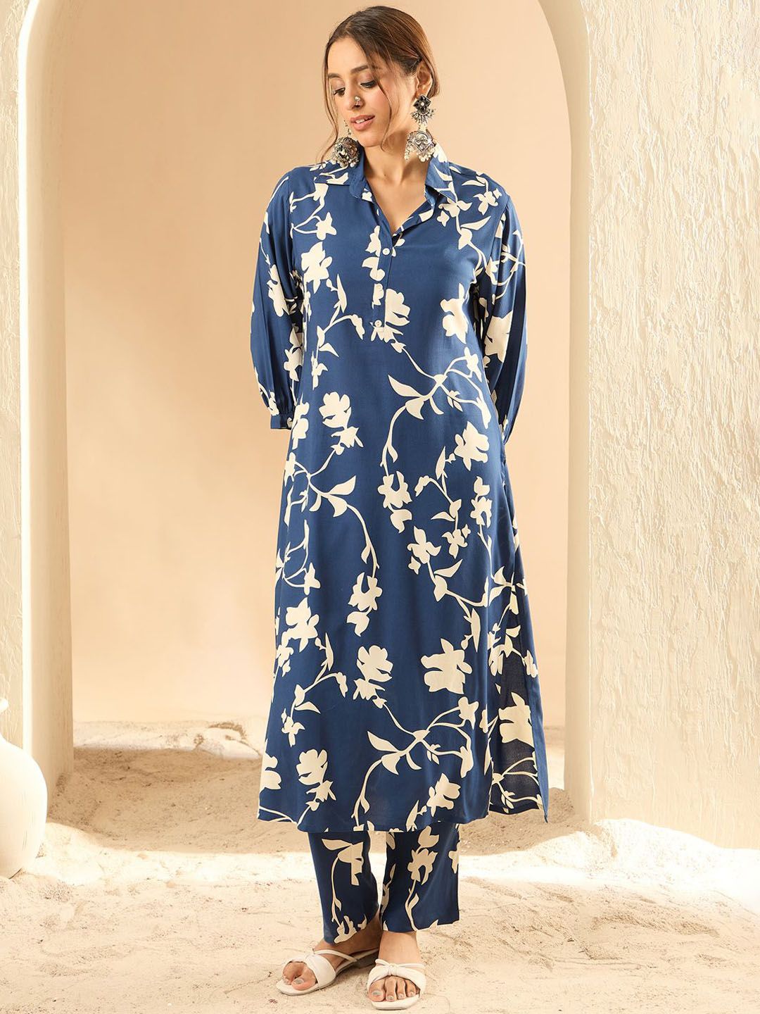 Women Floral Printed Regular Kurta with Trousers
