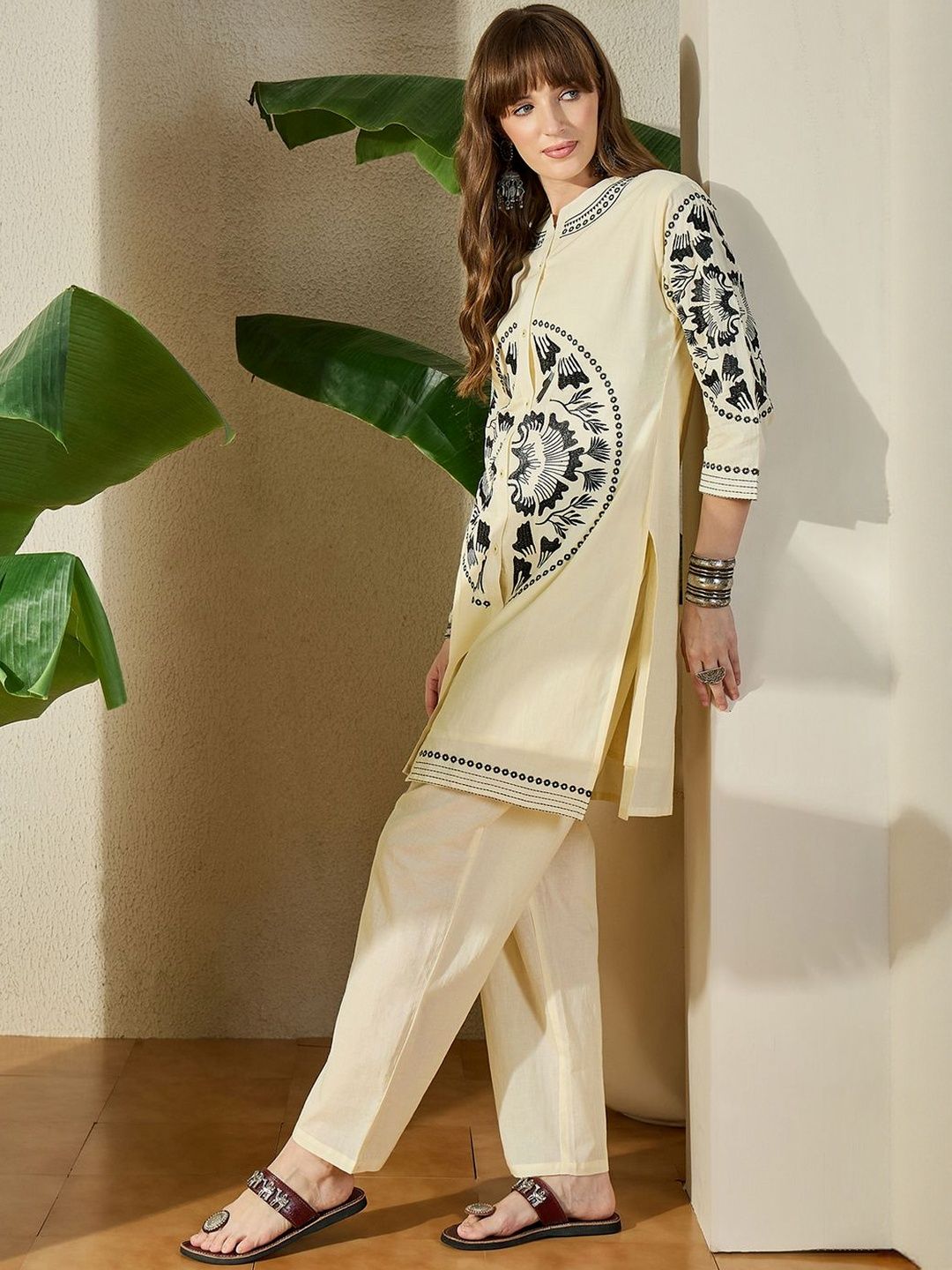 Women Ethnic Motifs Embroidered Straight Kurta Palazzos Set
