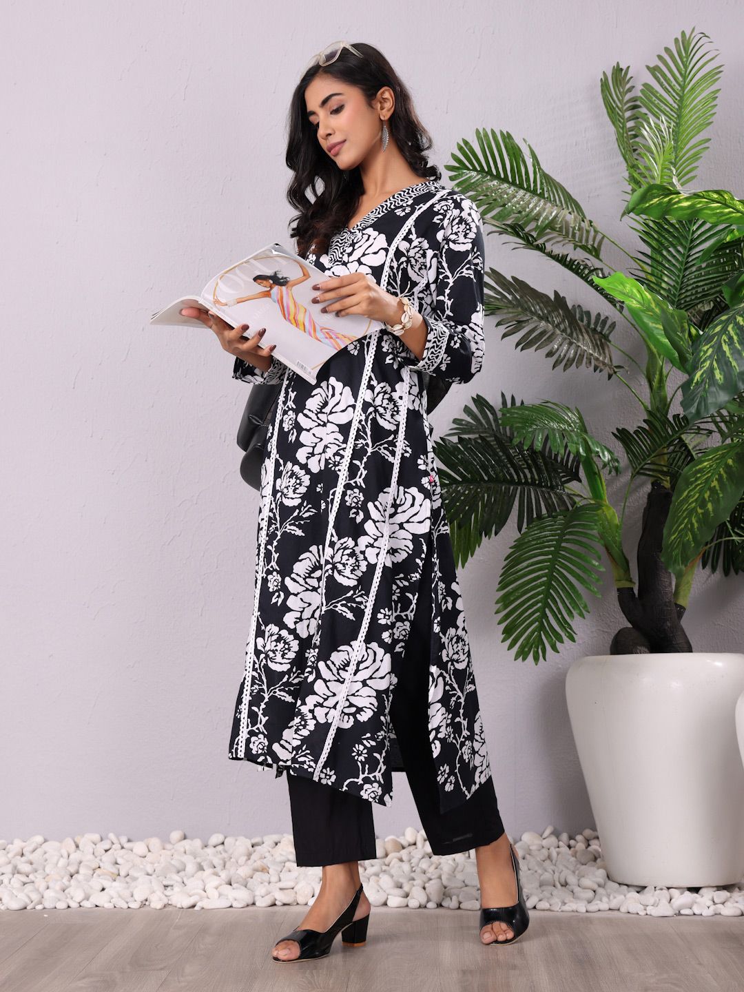 Dhiyona VA Women'sFloral Printed V-Neck Panelled Pure Cotton A-Line Kurta With Trouser