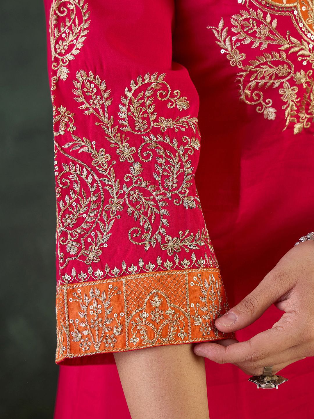 Women Floral Embroidered Kurta with Trousers