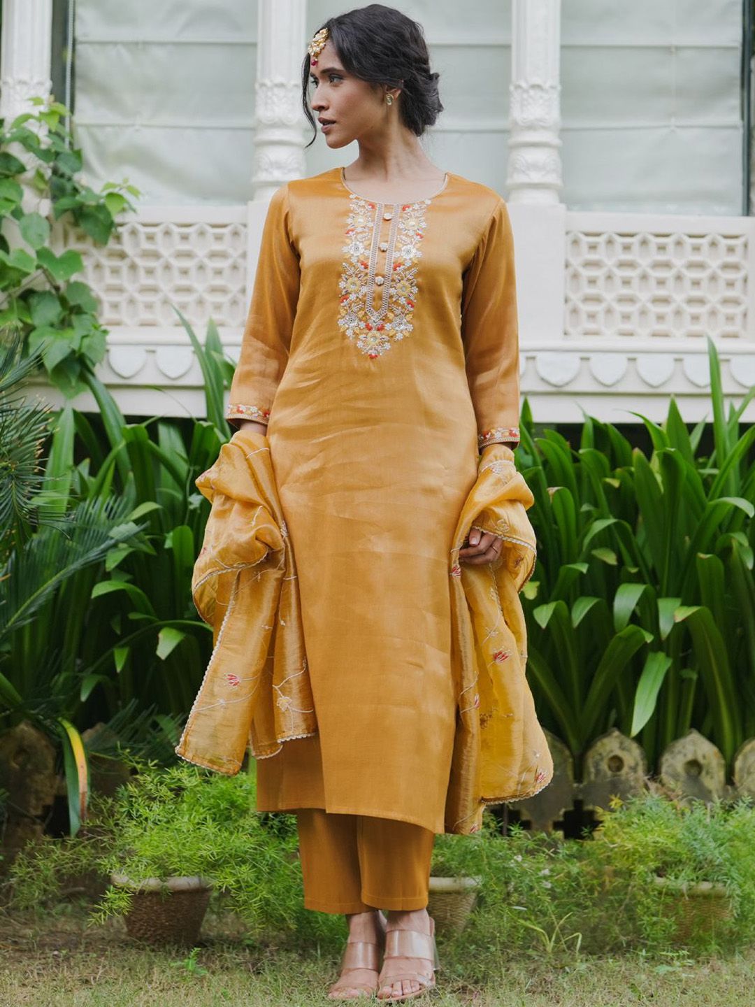Dhiyona IE Women Floral Embroidered Regular Thread Work Kurta with Trousers & With Dupatta