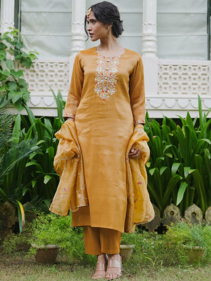 Dhiyona IE Women Floral Embroidered Regular Thread Work Kurta with Trousers & With Dupatta