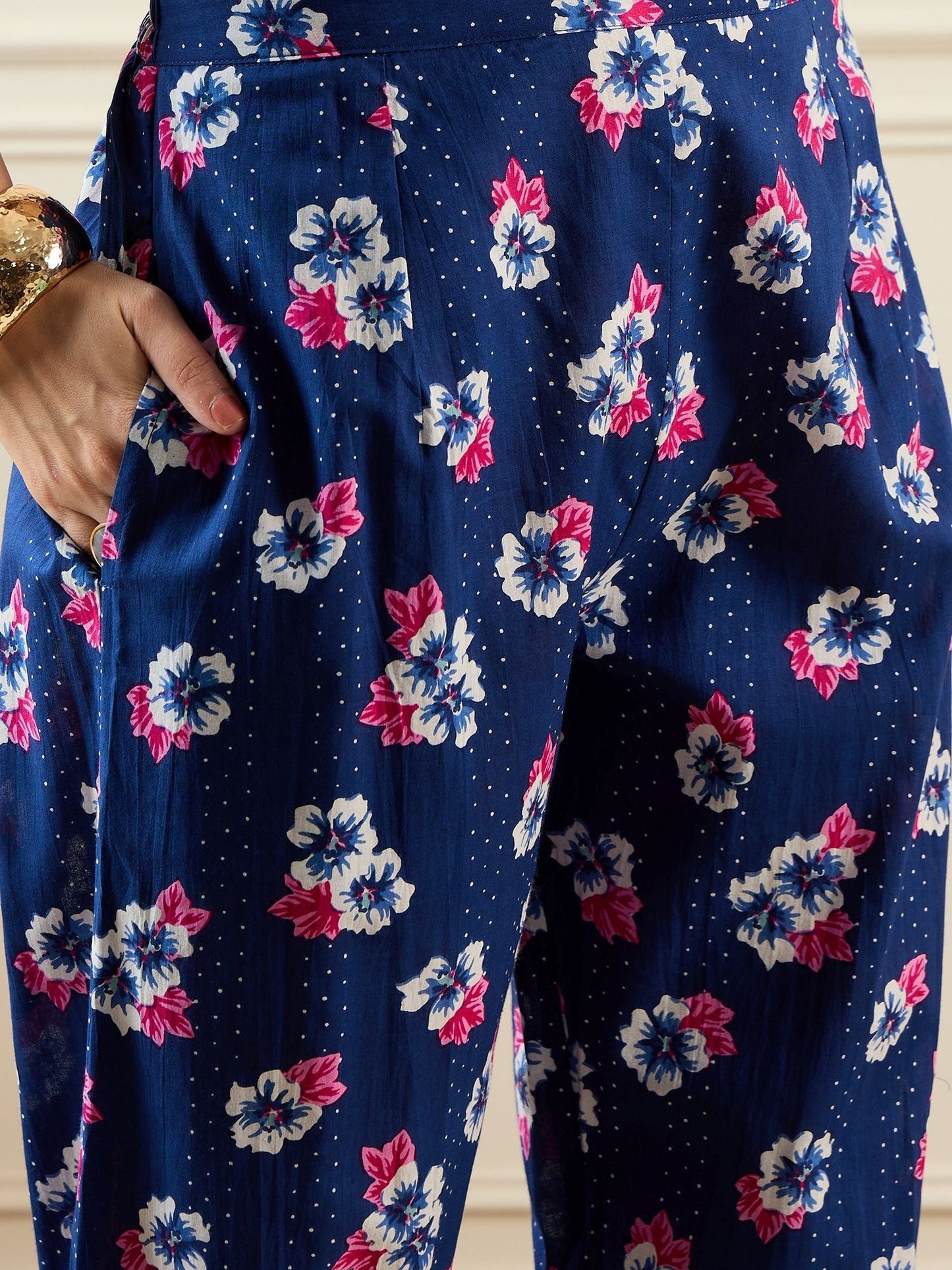 Dhiyona IE Floral Printed Pure Cotton Notch Neck Straight Kurta With Trousers