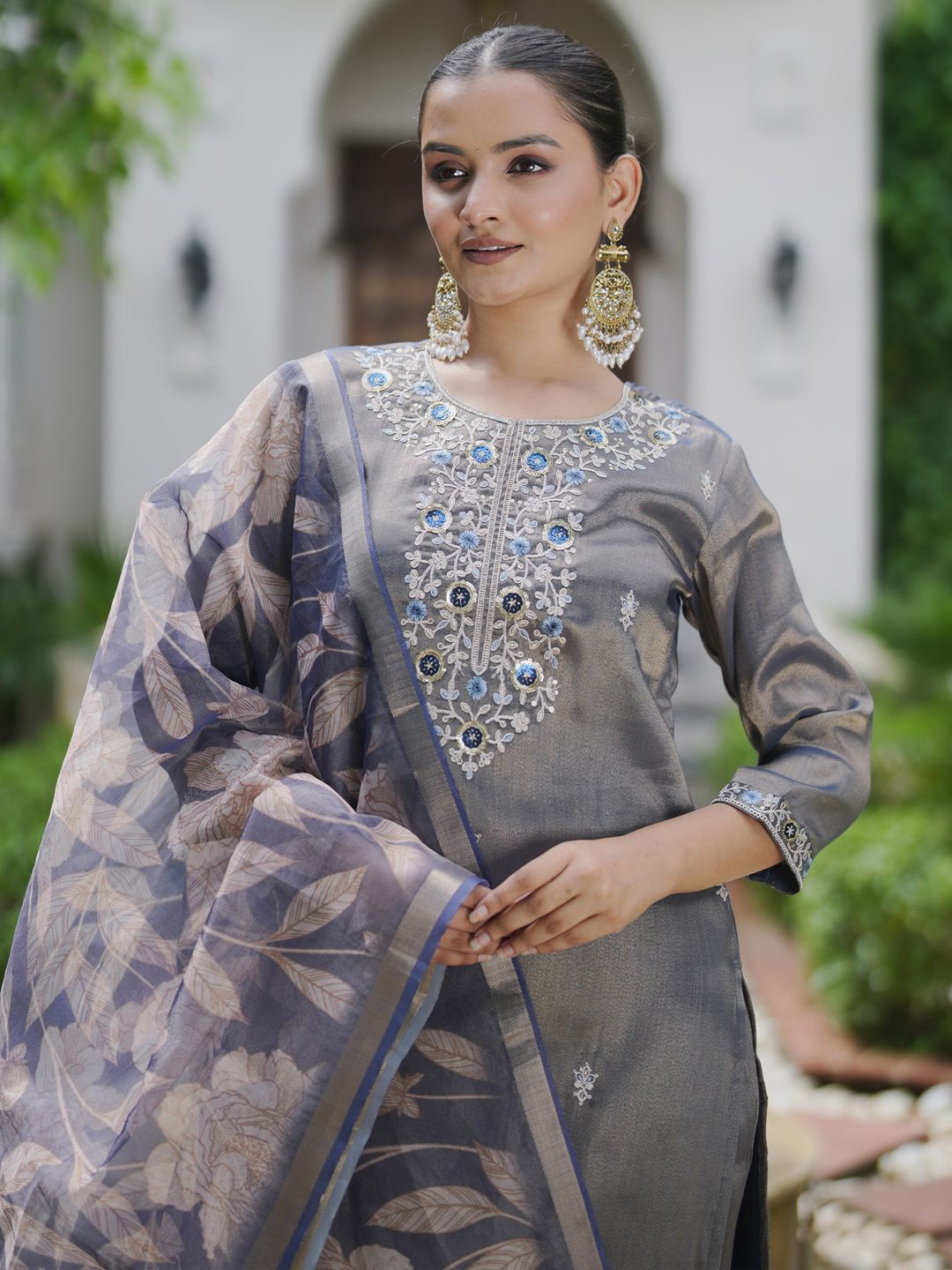 Dhiyona IE Women Floral Embroidered Regular Liva Kurta with Trousers & With Dupatta