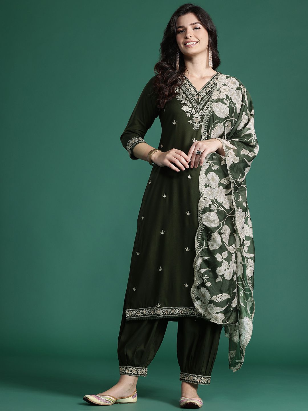 Dhiyona IE Ethnic Motifs Embroidered Thread Work Kurta with Salwar & With Dupatta