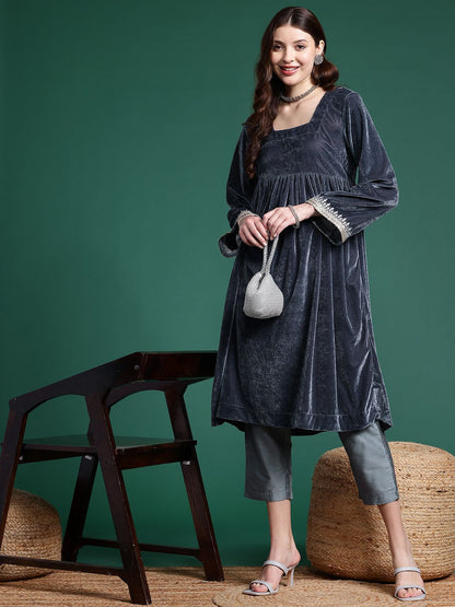 Dhiyona SN Women's Velvet Empire Kurta with Trousers