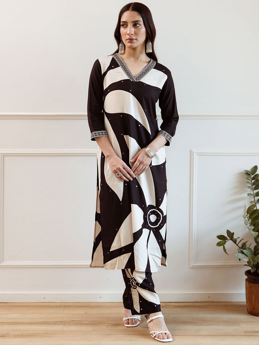 Dhiyona IE Printed Three-Quarter Sleeves Tunic With Trouser
