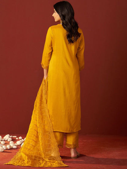 Dhiyona IE Women Floral Embroidered Kurta with Trousers & Dupatta