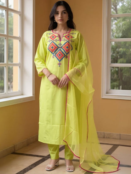 Women Ethnic Motifs Embroidered Kurta with Trousers & Dupatta Kurta Sets