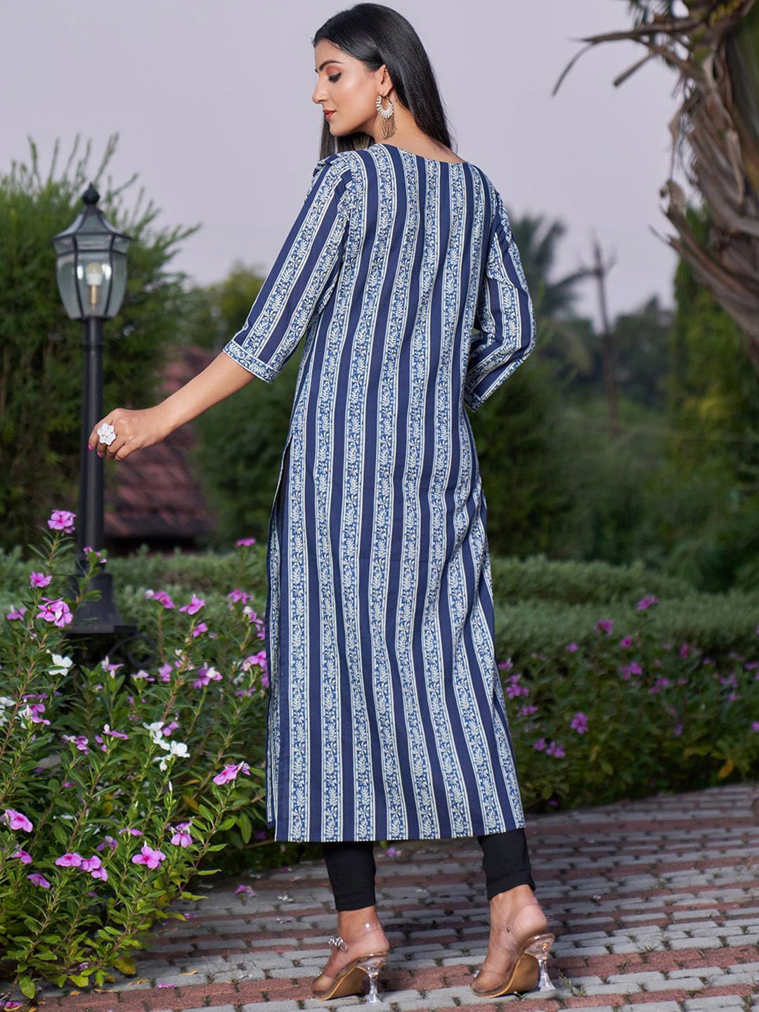 Dhiyona IE Blue Striped V-Neck Pure Cotton Straight Kurta