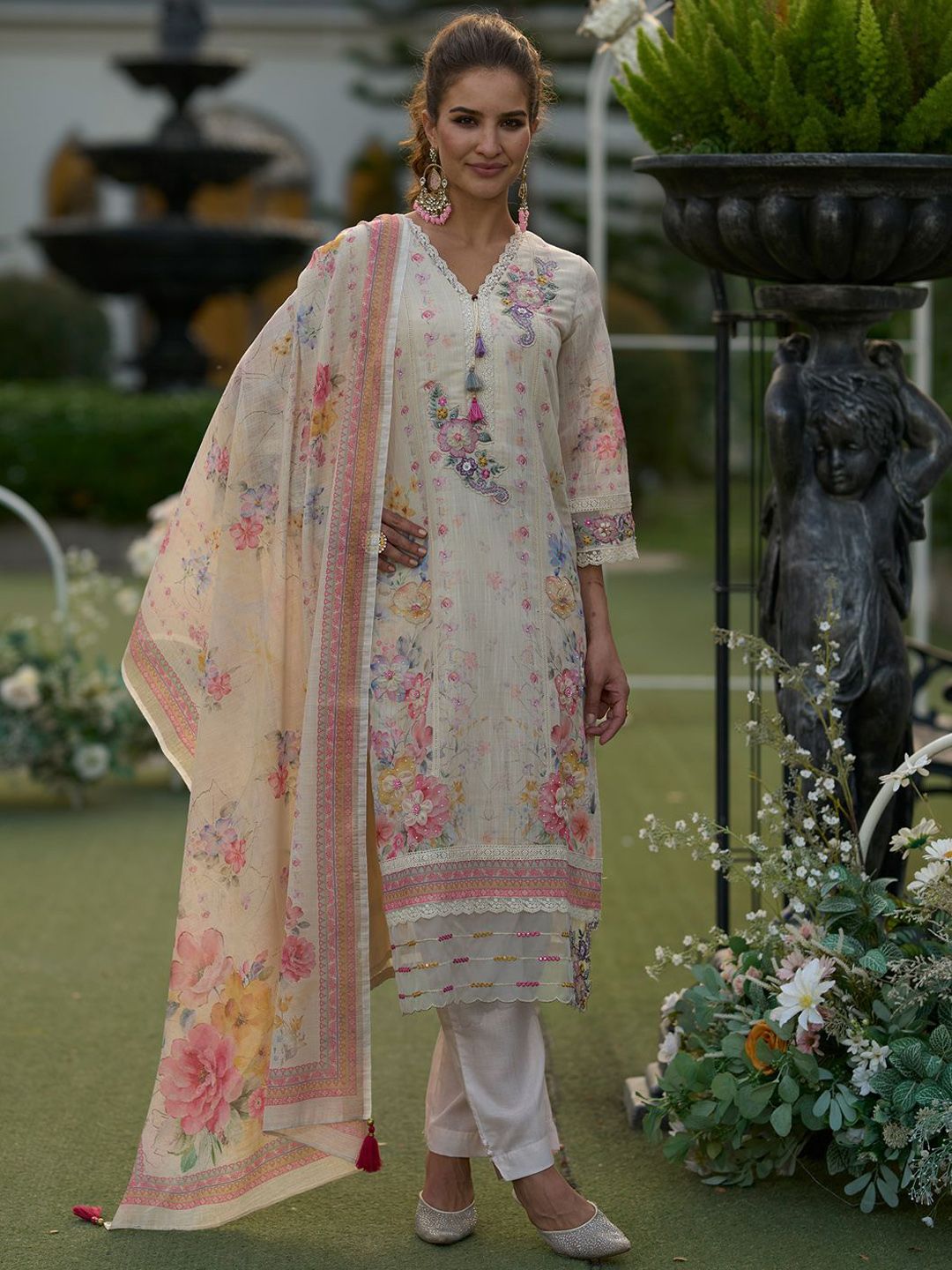Women Floral Embroidered Linen Kurta with Trousers & Dupatta