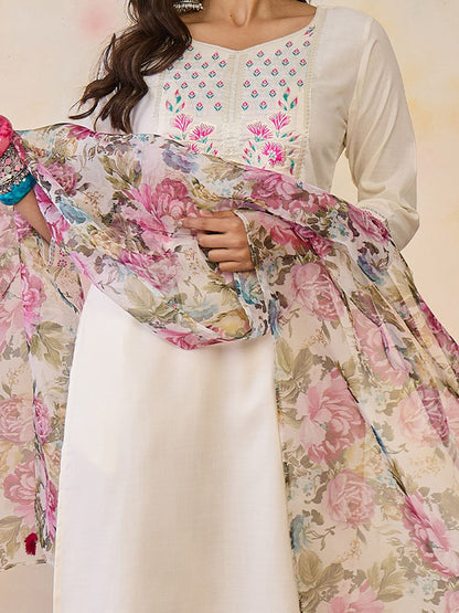 Dhiyona IE Women Floral Yoke Design Regular Thread Work Pure Cotton Kurta with Trousers & With Dupatta