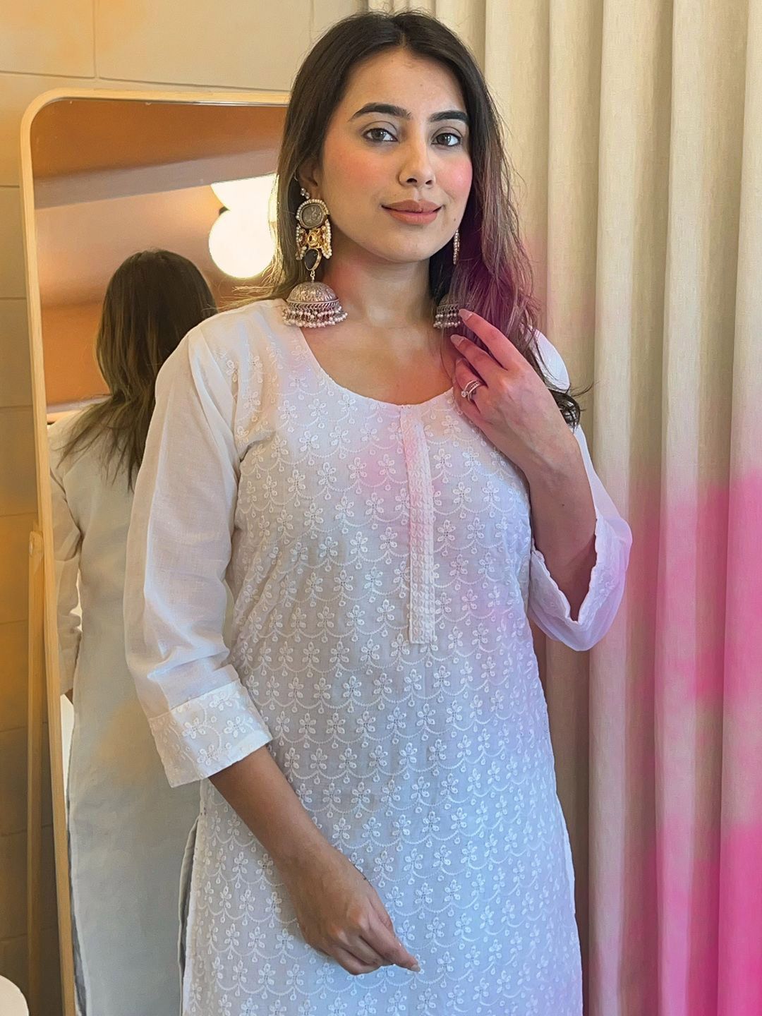 Dhiyona IE Floral Embroidered Straight Kurta