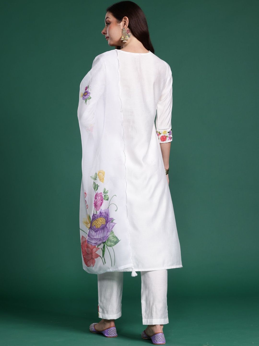 Women Floral Embroidered Regular Thread Work Liva Kurta with Trousers & With Dupatta