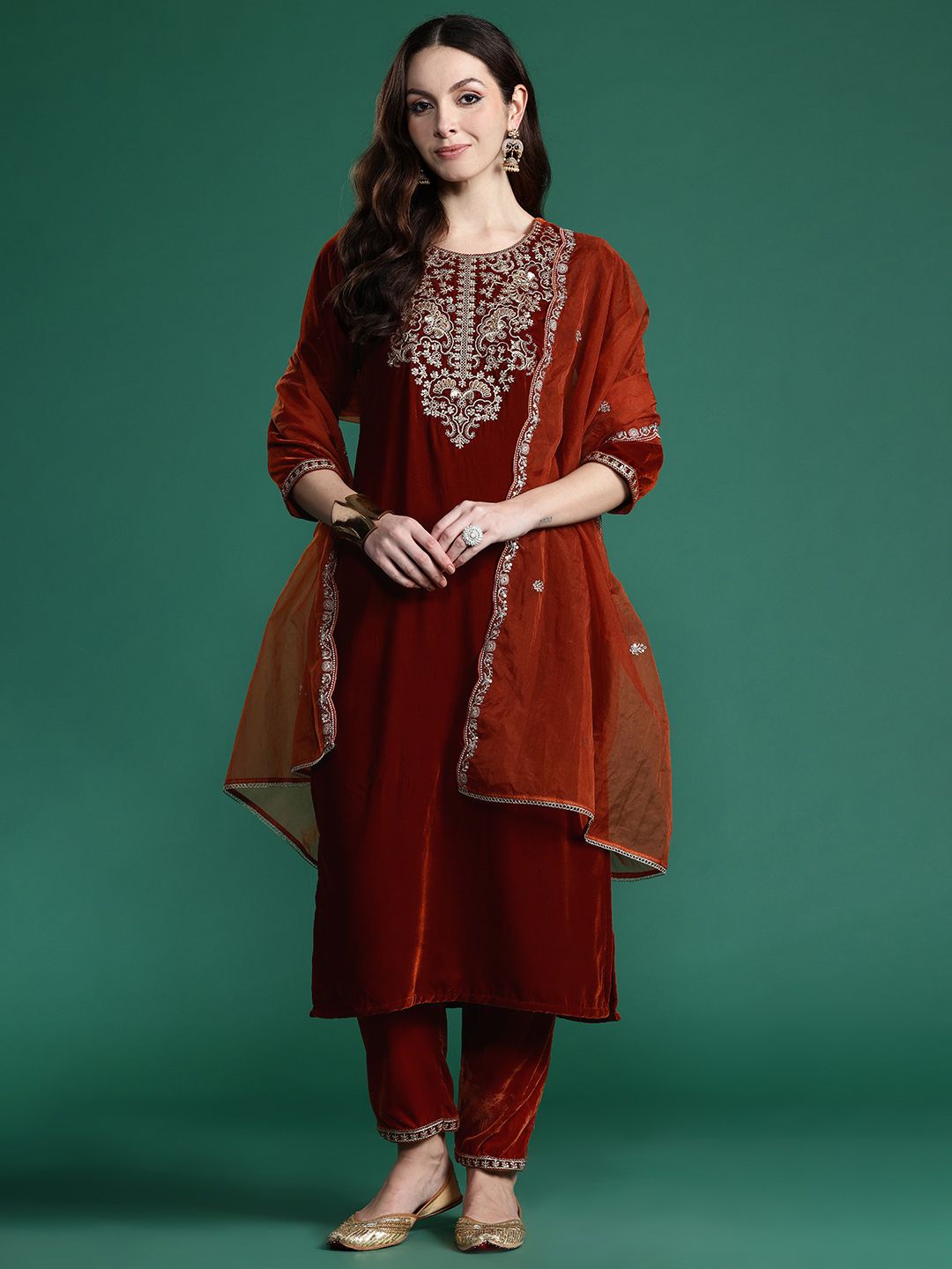Dhiyona IE Floral Embroidered Velvet Kurta with Trousers & With Dupatta