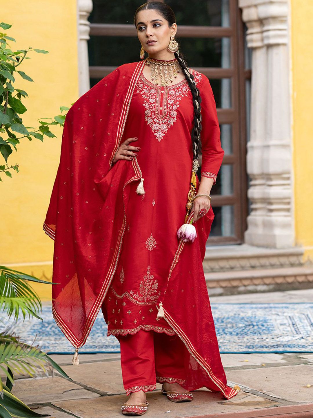 Dhiyona CH Floral Embroidered Thread Work Straight Kurta With Trousers & Dupatta
