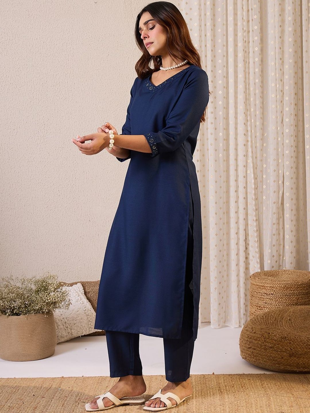 Floral Yoke Design V-Neck Sequinned Straight Kurta & Trousers