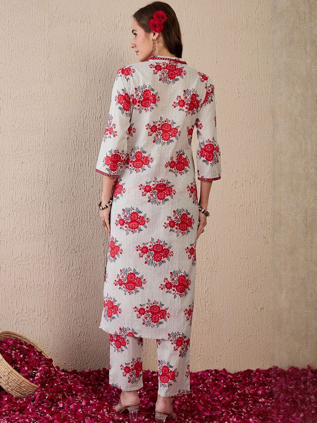 Women Floral Printed Cotton Kurta with Trousers