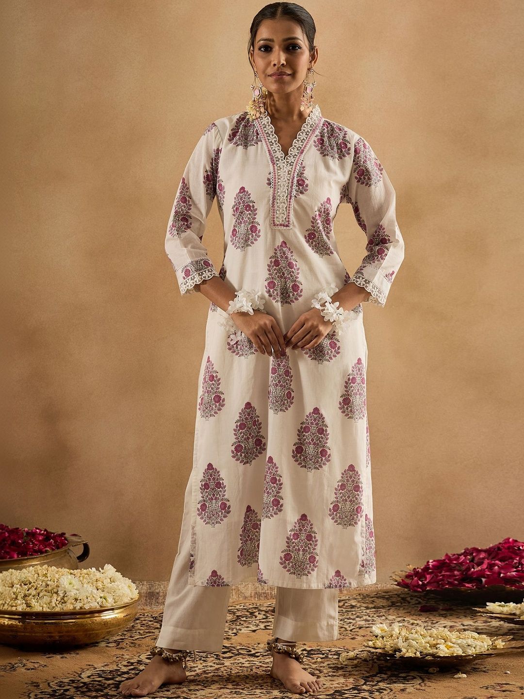 Women Floral Printed Regular Thread Work Pure Cotton Kurta with Trousers & With Dupatta
