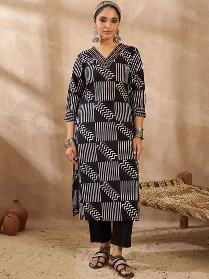 Women Printed Regular Thread Work Pure Cotton Kurta with Trousers & With Dupatta