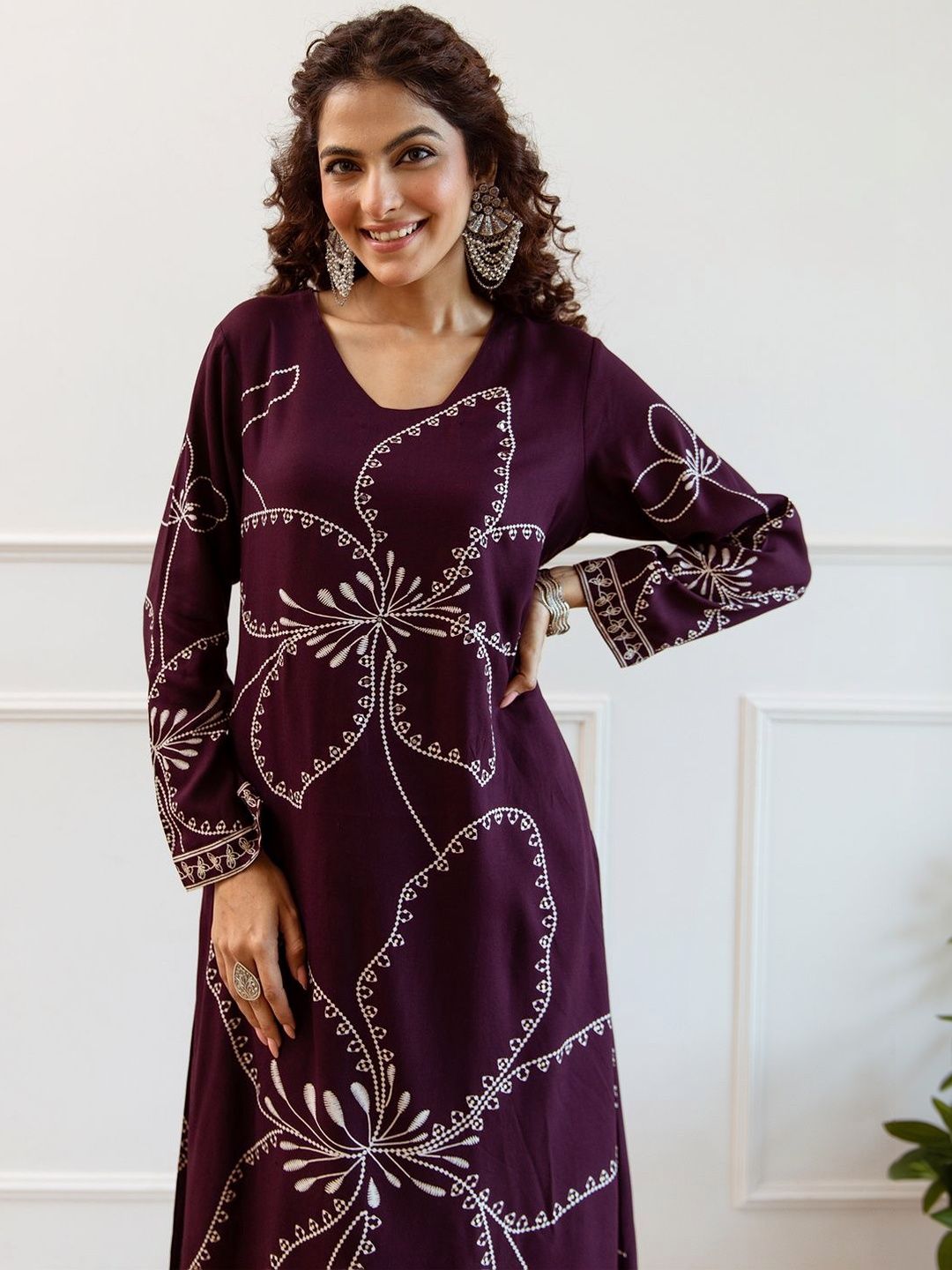 Women Floral Embroidered Regular Thread Work Kurta with Trousers