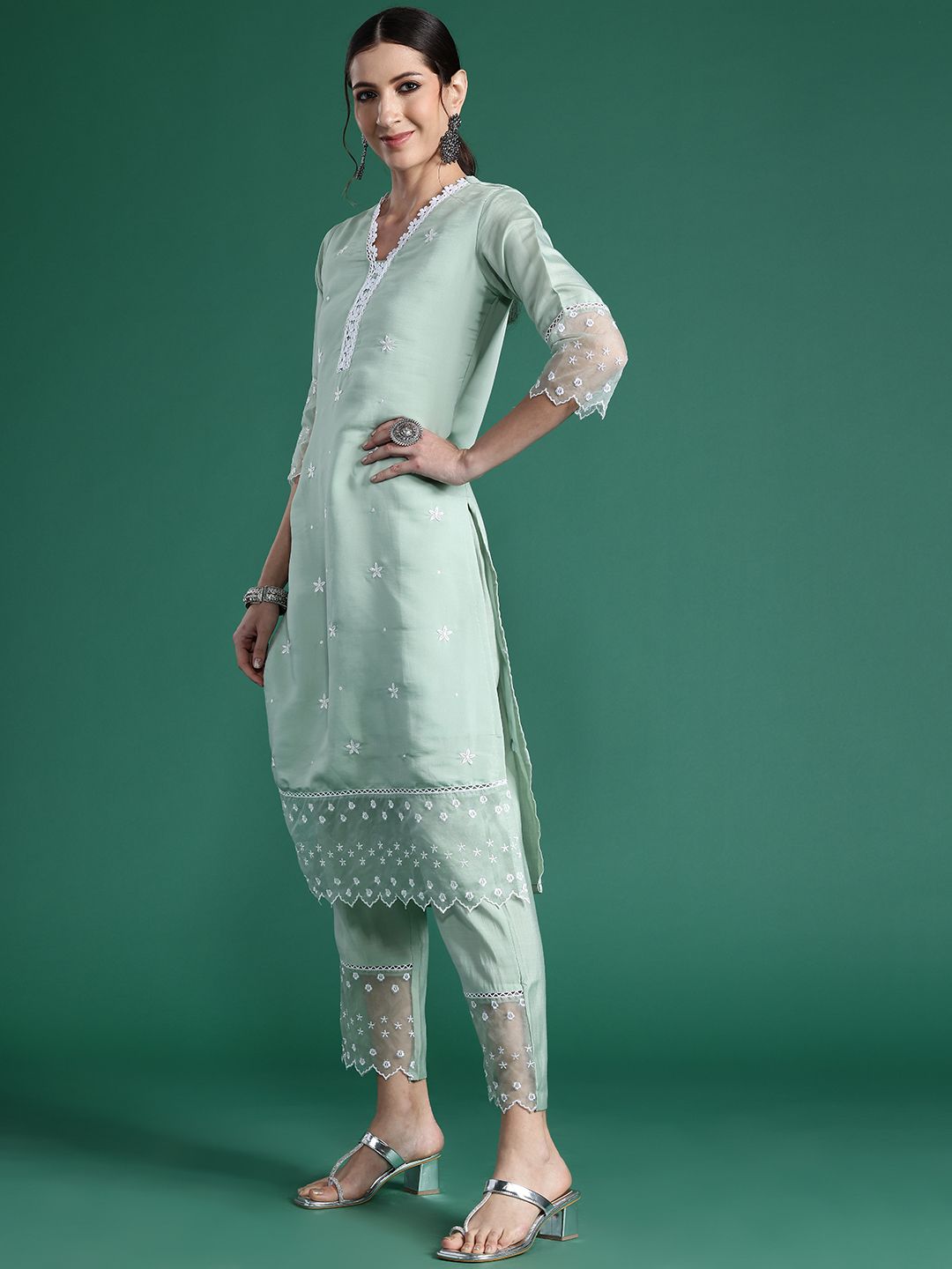 Women Floral Embroidered Regular Thread Work Kurta with Trousers & With Dupatta