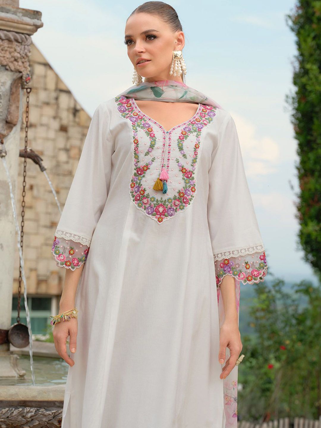 Women Embroidered Thread Work Kurta with Trousers & Dupatta