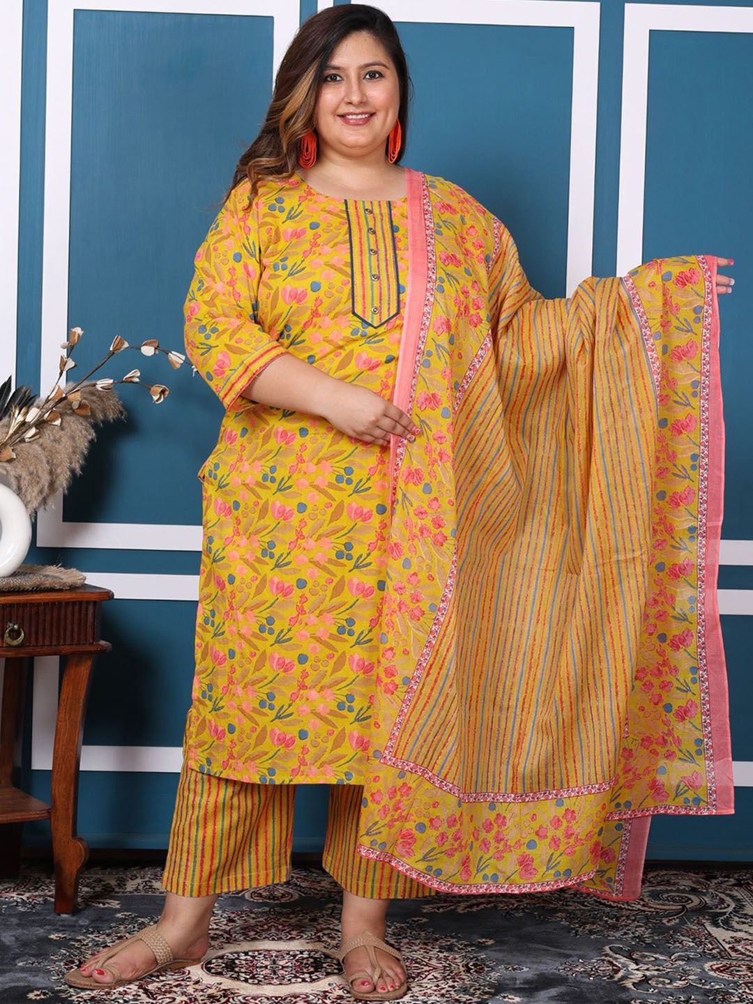 Dhiyona KL Plus Size Floral Printed Pure Cotton Straight Kurta with Palazzos & Dupatta
