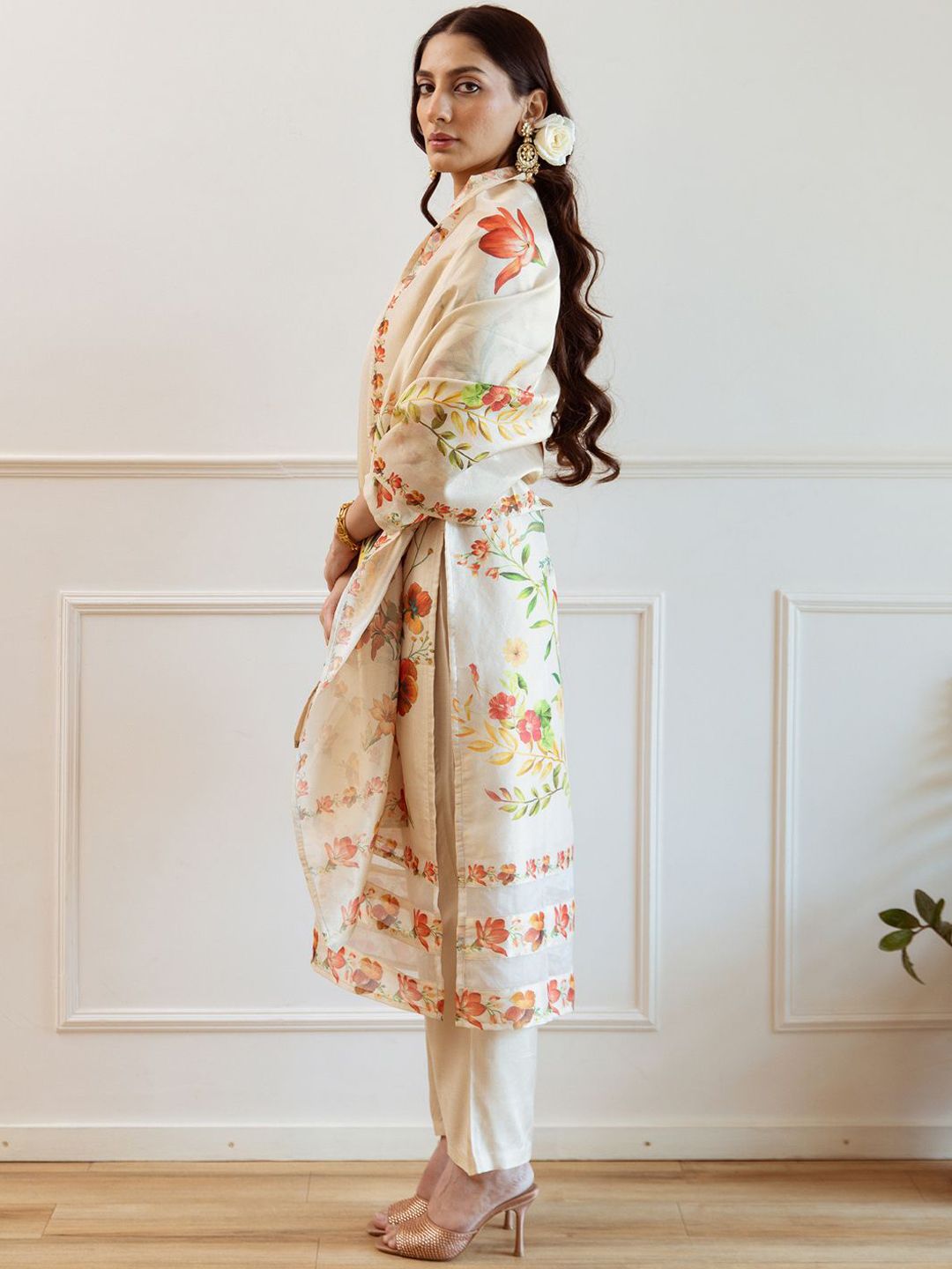 Dhiyona IE Women Floral Printed Regular Kurta with Trousers Dupatta