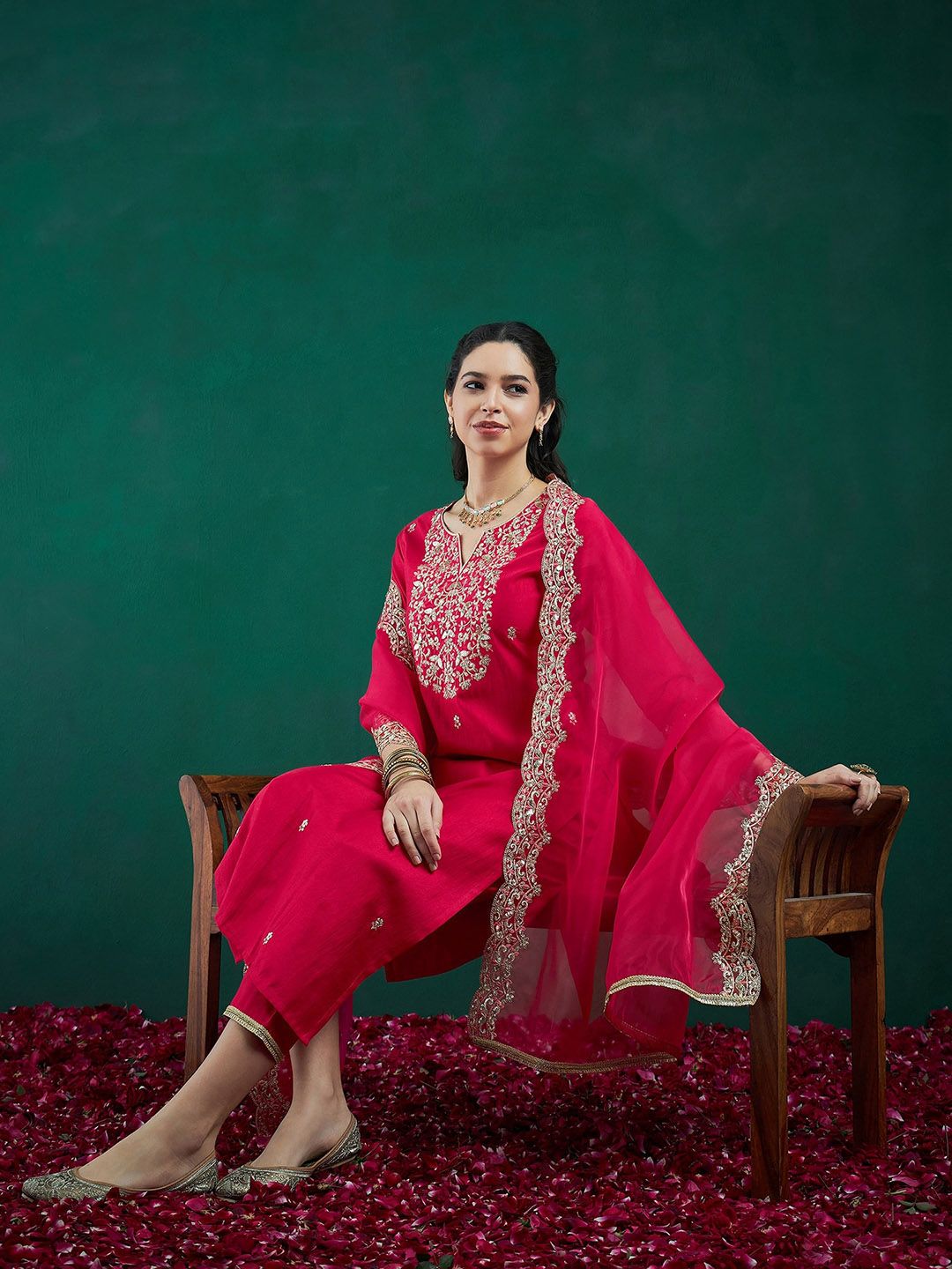 Floral Embroidered Regular Liva Zari Kurta With Trousers & Dupatta