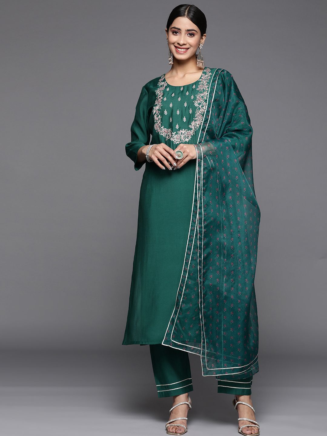 Dhiyona VA Women's Ethnic Motifs Embroidered Sequinned Kurta Set