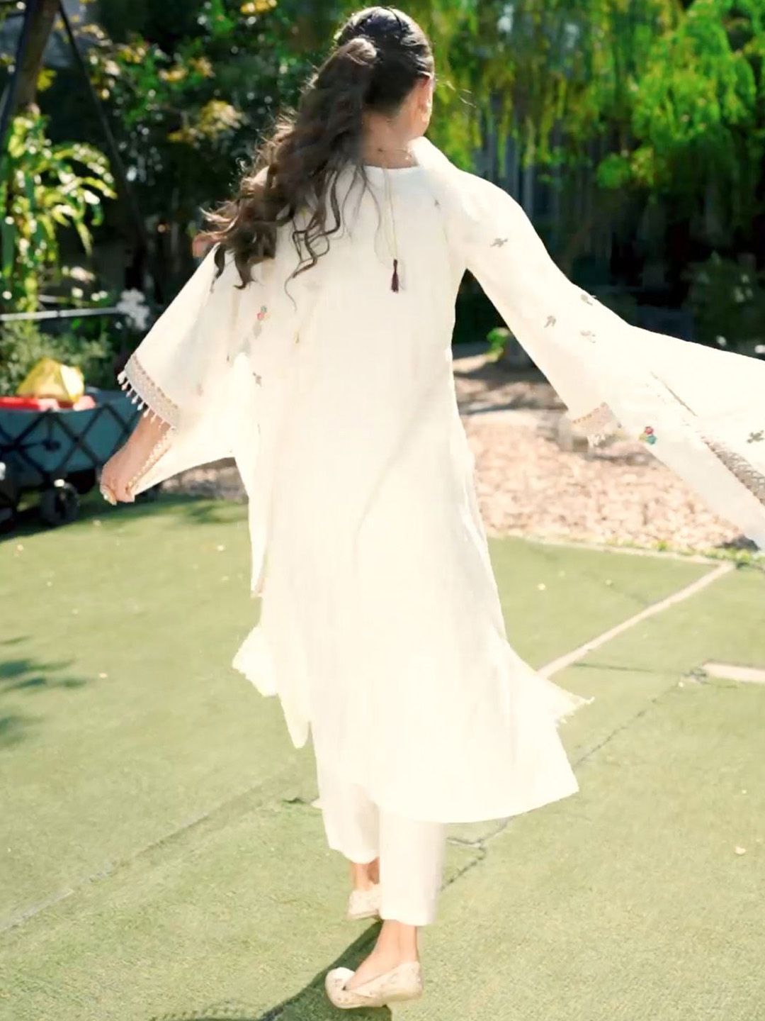 Women Floral Embroidered Regular Kurta with Trousers & With Dupatta