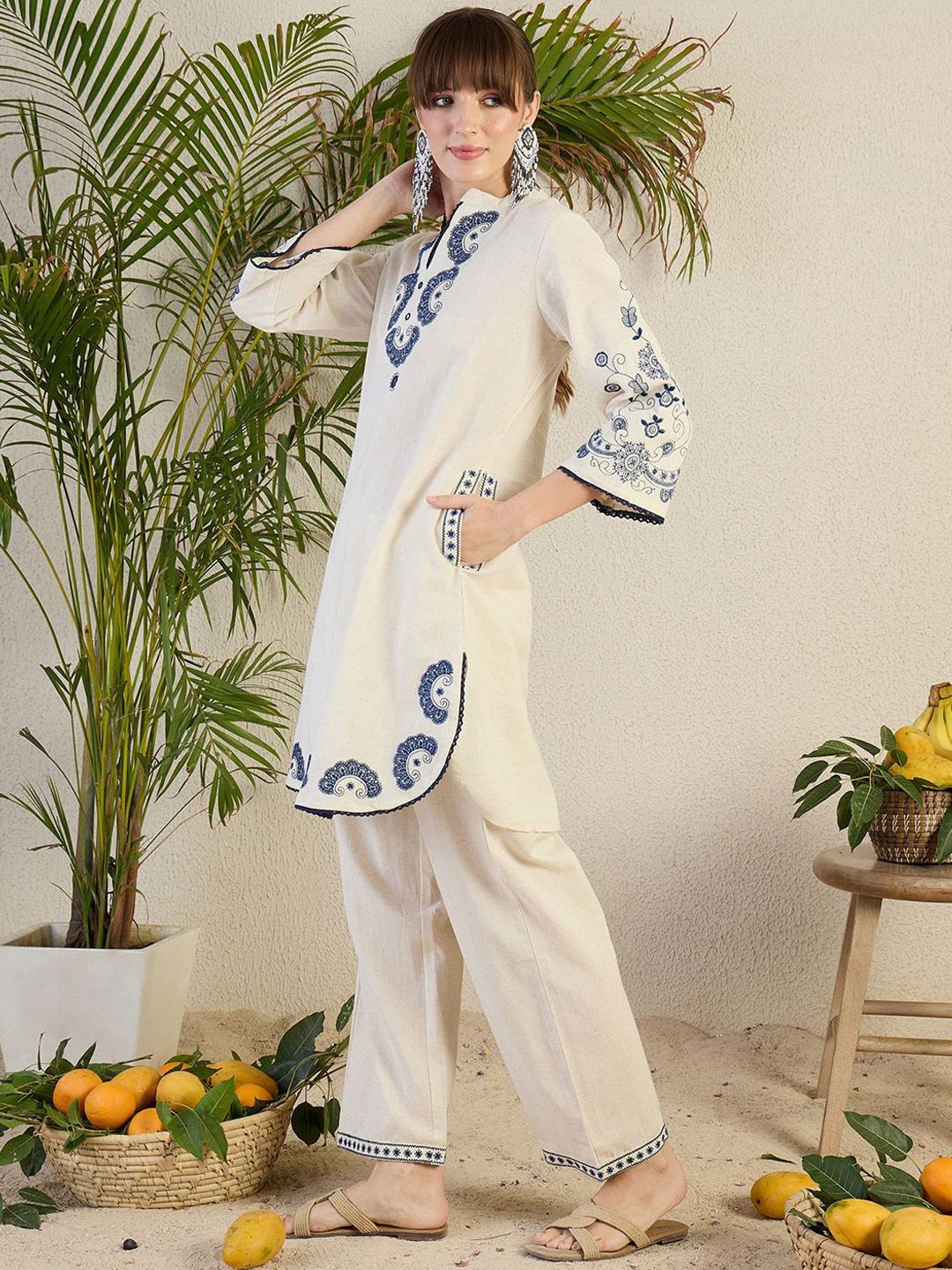 Women Ethnic Motifs Embroidered Kurta with Trousers