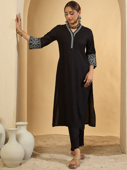 Dhiyona IE Floral Yoke Design V-Neck Straight Kurta With Trousers & Dupatta